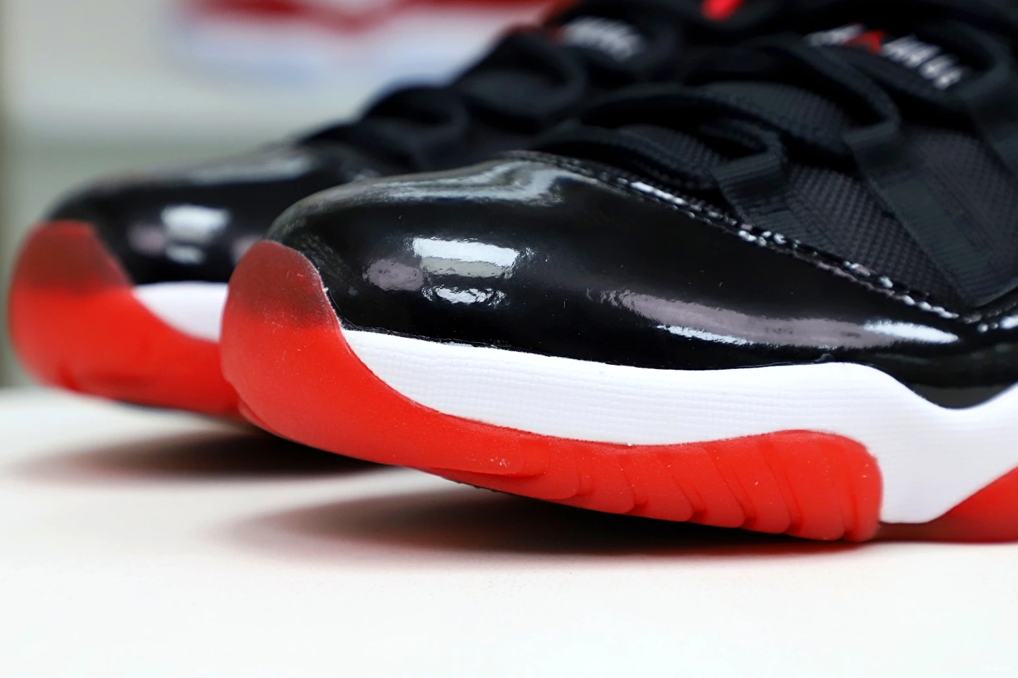 RETRO JORDAN AIR LOW 11 BRED 1225